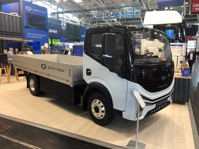 Der Quantron Qargo 4 EV ist als Verteilerfahrzeug für die letzte Meile konzipiert, kann aber als 4x2-Pritsche mit 4,25 t Gesamtgewicht auch im GaLaBau zum Einsatz kommen. | Foto: QUATEX Der Quantron Qargo 4 EV ist als Verteilerfahrzeug für die letzte Meile konzipiert, kann aber als 4x2-Pritsche mit 4,25 t Gesamtgewicht auch im GaLaBau zum Einsatz kommen. | Foto: QUATEX
