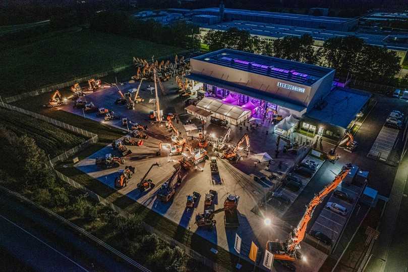 Auf dem neuen Liebherr-Betriebsgelände wird die Entwässerung über Hydrotec-Entwässerungsrinnen geregelt. | Foto: Mabo Eventtechnik Auf dem neuen Liebherr-Betriebsgelände wird die Entwässerung über Hydrotec-Entwässerungsrinnen geregelt. | Foto: Mabo Eventtechnik