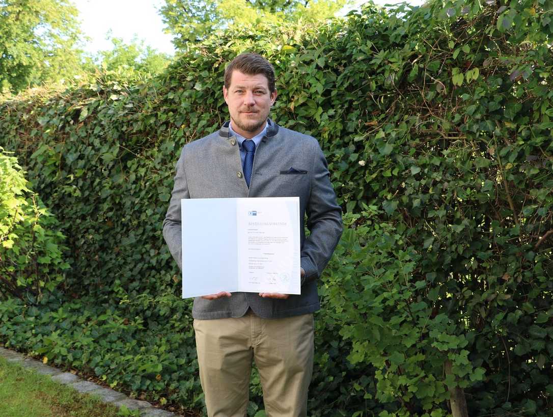 Friedhof: Bundesweit erster Sachverständiger vereidigt