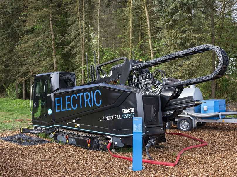 Gezeigt wurde auch das erste HDD-Bohrgerät von Tracto mit Elektroantrieb: der Grundodrill JCSE. | Foto: Tracto-Technik Gezeigt wurde auch das erste HDD-Bohrgerät von Tracto mit Elektroantrieb: der Grundodrill JCSE. | Foto: Tracto-Technik
