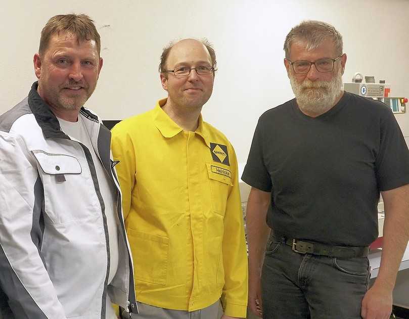 Die Entwickler der veganen Putze: Anwendungstechniker Rene Blankensee, Labormitarbeiter Jörg Heinicke und Dr. Klaus Hoffmann, Leiter Forschung und Entwicklung bei Sakret Sachsen | Foto: Sakret Sachsen Die Entwickler der veganen Putze: Anwendungstechniker Rene Blankensee, Labormitarbeiter Jörg Heinicke und Dr. Klaus Hoffmann, Leiter Forschung und Entwicklung bei Sakret Sachsen | Foto: Sakret Sachsen