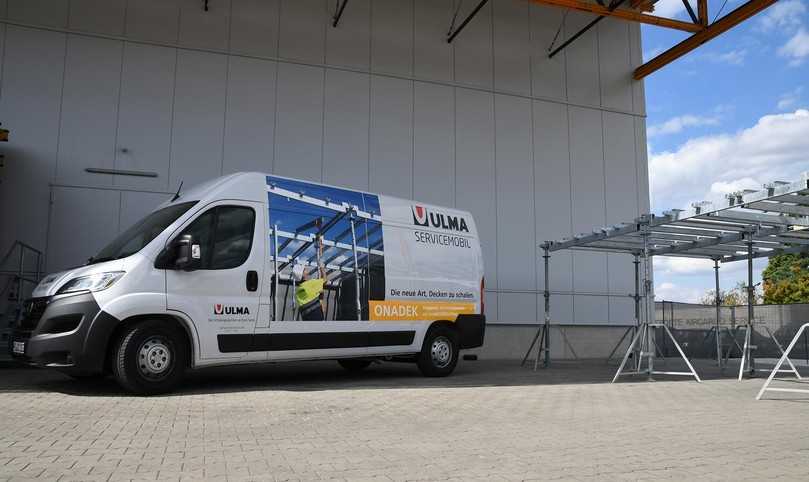 Das „Onadek-Mobil“ von Ulma: Mit dem „mobilen Showroom“ können sich Kunden schnell und übersichtlich über das neue Deckenschalungssystem informieren. | Foto: Ulma Construction GmbH Das „Onadek-Mobil“ von Ulma: Mit dem „mobilen Showroom“ können sich Kunden schnell und übersichtlich über das neue Deckenschalungssystem informieren. | Foto: Ulma Construction GmbH