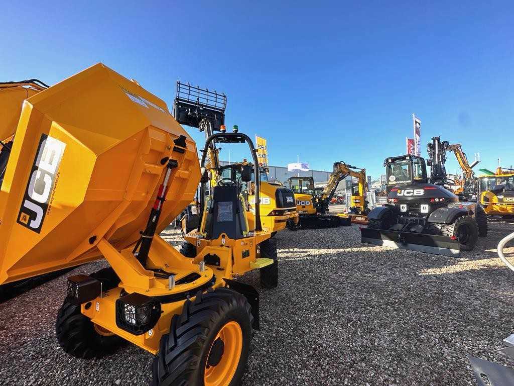 JCB Baumaschinen Bagger Radlader und Dumper auf der Nordbau Neumünster JCB Baumaschinen Bagger Radlader und Dumper auf der Nordbau Neumünster