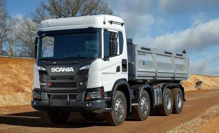 Vierachser Scania G 450 XT B8x4HZ mit D421-Dreiseitenkipper von Meiller und robuster XT-Front Vierachser Scania G 450 XT B8x4HZ mit D421-Dreiseitenkipper von Meiller und robuster XT-Front