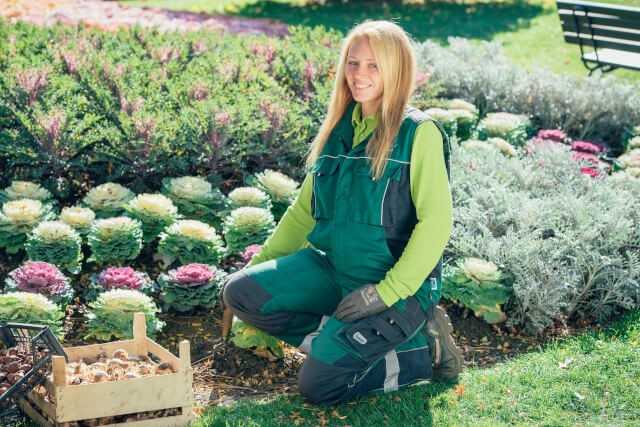 Gärtnerin Patty Damm mag die sportliche Workwear mit Fairtrade-Baumwolle Gärtnerin Patty Damm mag die sportliche Workwear mit Fairtrade-Baumwolle