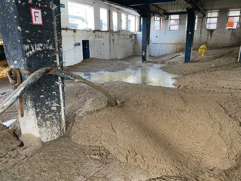 Für die Verfüllung der Kellerräume des alten Kesselhauses auf dem Gelände des Bundeswehrkrankenhauses in Hamburg Barmbek wurden 4500 Kubikmeter Flüssigboden benötigt. | Foto: Henning Eckardt Für die Verfüllung der Kellerräume des alten Kesselhauses auf dem Gelände des Bundeswehrkrankenhauses in Hamburg Barmbek wurden 4500 Kubikmeter Flüssigboden benötigt. | Foto: Henning Eckardt