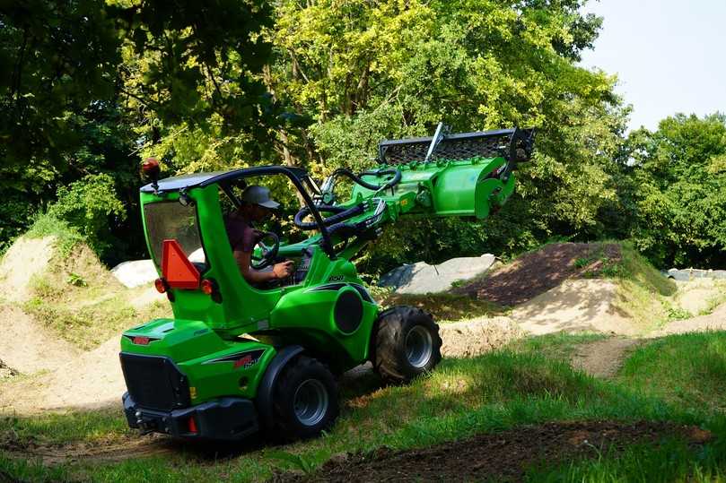 Der Avant 650i mit Umkehrfräse ist geeignet für die Arbeit in Dirtparks. | Foto: Beutlhauser Holding GmbH Der Avant 650i mit Umkehrfräse ist geeignet für die Arbeit in Dirtparks. | Foto: Beutlhauser Holding GmbH