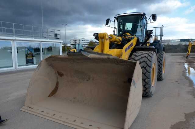 Der Komatsu WA475-10 Radlader ist mit 4,2 - 4,9 Kubikmetern Schaufelvolumen lieferbar. | Foto: B_I Der Komatsu WA475-10 Radlader ist mit 4,2 - 4,9 Kubikmetern Schaufelvolumen lieferbar. | Foto: B_I