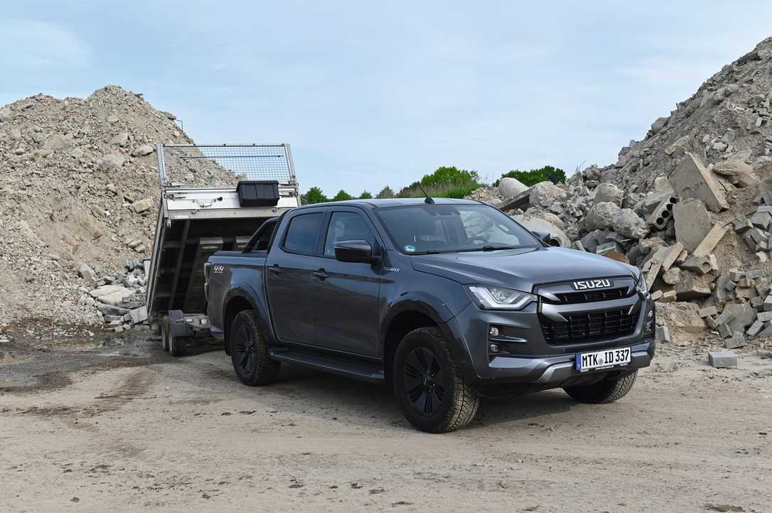 Praxistest 2021: GaLaBau-Profis testen neuen Pick-up Isuzu D-Max Praxistest 2021: GaLaBau-Profis testen neuen Pick-up Isuzu D-Max