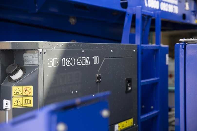 Die Elektro-Scherenbühnen mit Allradantrieb und einer maximalen Arbeitshöhe von 18 m an sind allen Beyer-Standorten unter der Bezeichnung SB 180 SEA II zur Miete zu haben. | Foto: Beyer-Mietservice Die Elektro-Scherenbühnen mit Allradantrieb und einer maximalen Arbeitshöhe von 18 m an sind allen Beyer-Standorten unter der Bezeichnung SB 180 SEA II zur Miete zu haben. | Foto: Beyer-Mietservice