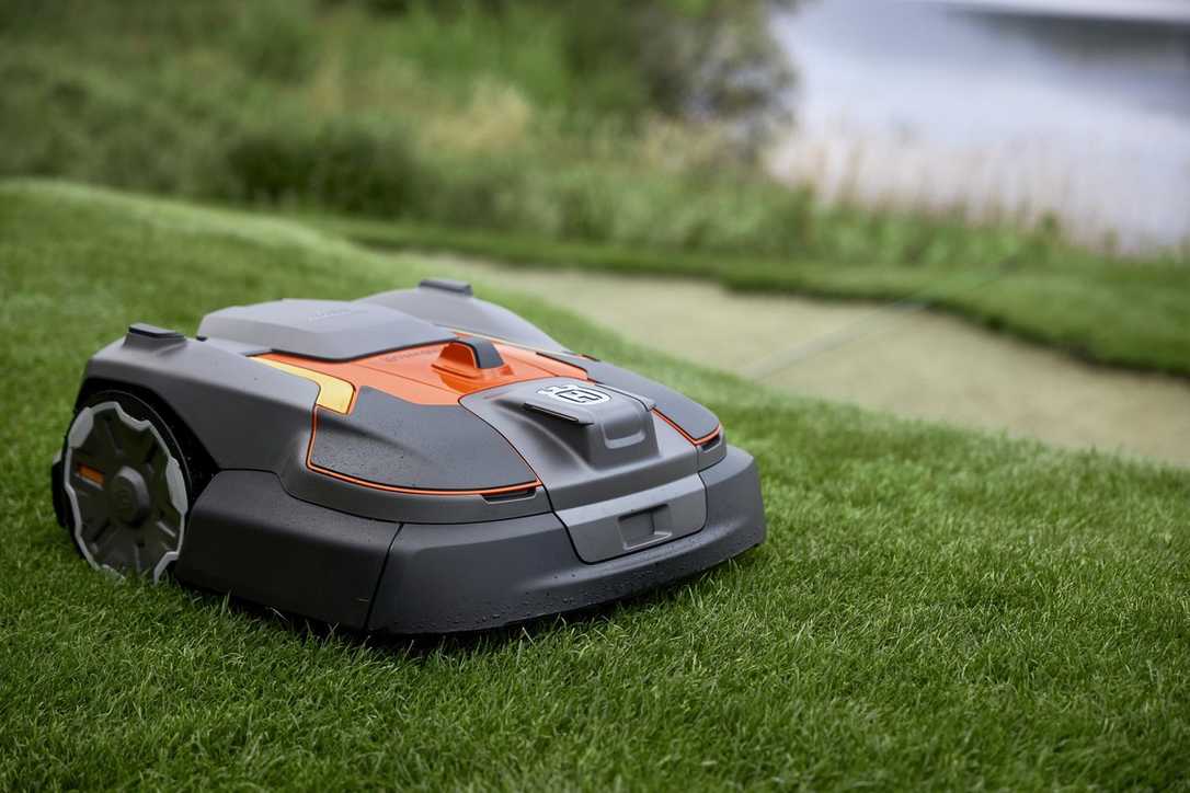 Husqvarna präsentiert 2025 drei neue Mähroboter für Profis und Heimwerker Husqvarna präsentiert 2025 drei neue Mähroboter für Profis und Heimwerker