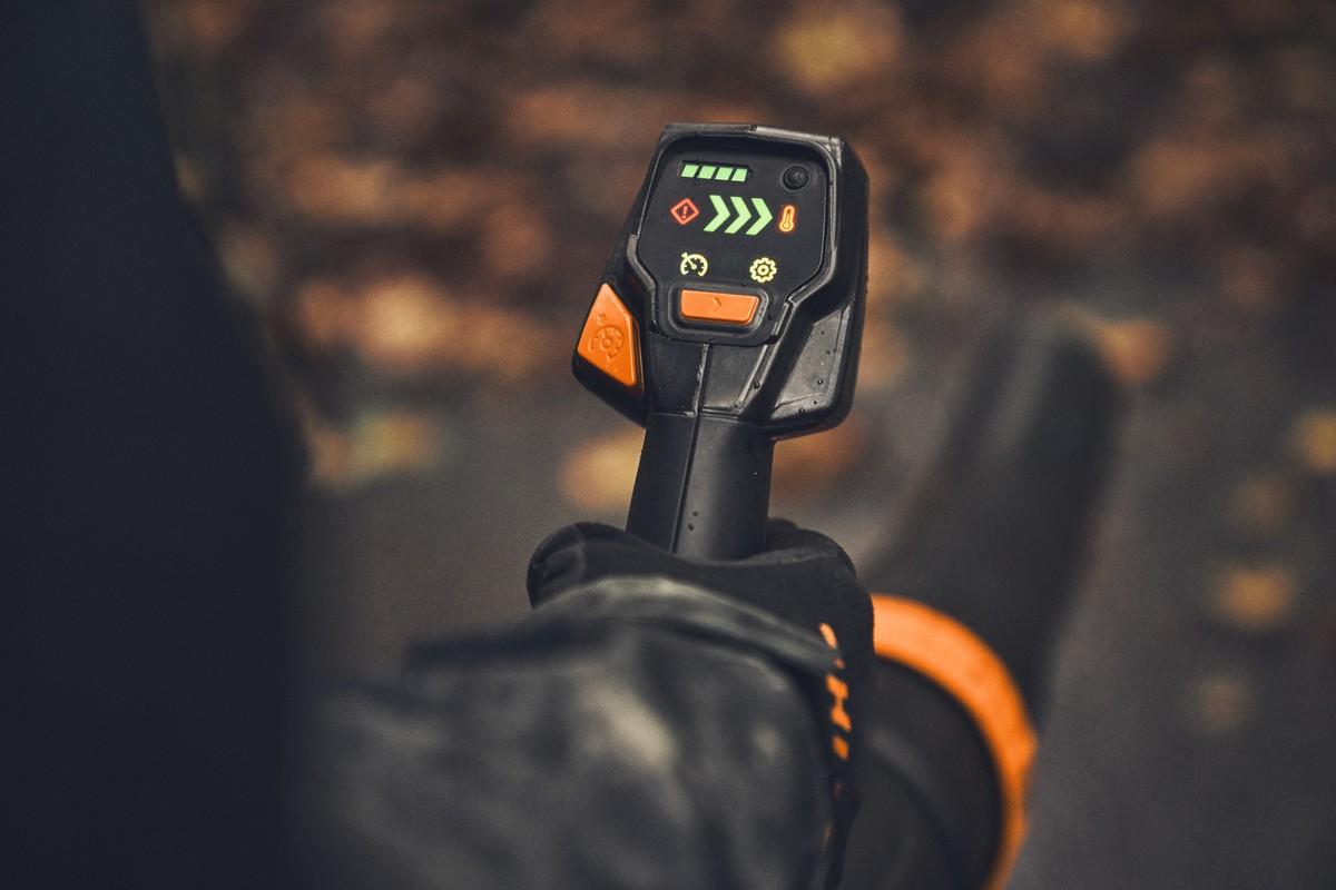 Die Profi-Blasgeräte BRA 500 und BRA 600 haben ein digitales Bedienelement, womit sich die Blaskraft bequem auswählen lässt. | Foto: Stihl Die Profi-Blasgeräte BRA 500 und BRA 600 haben ein digitales Bedienelement, womit sich die Blaskraft bequem auswählen lässt. | Foto: Stihl
