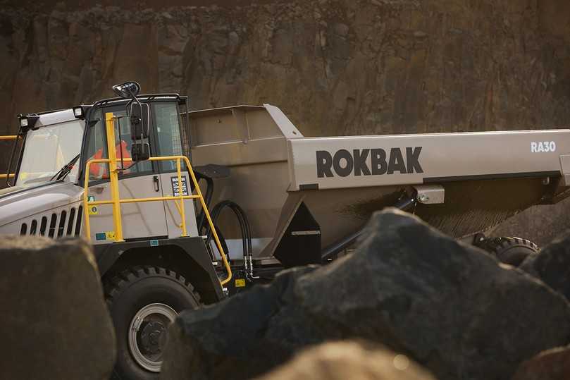 Die Modellbezeichnungen der Rokbak-Dumper wechseln entsprechend dem neuen Markennamen von „TA“ auf „RA“. | Foto: Rokbak Die Modellbezeichnungen der Rokbak-Dumper wechseln entsprechend dem neuen Markennamen von „TA“ auf „RA“. | Foto: Rokbak