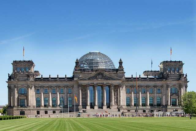 Das neue Vergabebeschleunigungsgesetz soll bürokratische Hürden bei der Vergabe öffentlicher Aufträge bieten. Foto: h kama / Pixabay