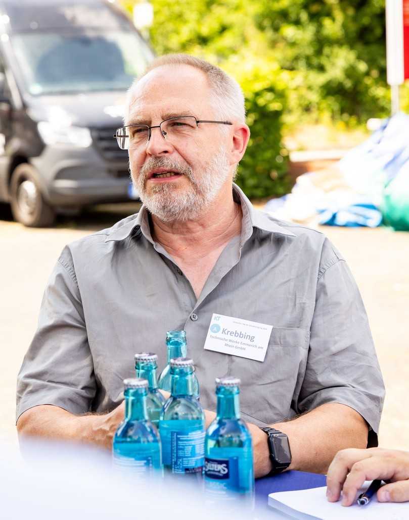 Karl Wilhelm Krebbing (Stadt Emmerich am Rhein): „Für mich ist der Austausch wichtig, damit nicht jede Kommune neu Lösungen für Probleme suchen muss, für die vielleicht an anderer Stelle schon funktionierende Antworten entwickelt, umgesetzt und erprobt wurden.“ Wichtig für ihn: das Netzwerken, um schnelle Antworten auf aktuelle Fragen zu bekommen. | Foto: IKT Karl Wilhelm Krebbing (Stadt Emmerich am Rhein): „Für mich ist der Austausch wichtig, damit nicht jede Kommune neu Lösungen für Probleme suchen muss, für die vielleicht an anderer Stelle schon funktionierende Antworten entwickelt, umgesetzt und erprobt wurden.“ Wichtig für ihn: das Netzwerken, um schnelle Antworten auf aktuelle Fragen zu bekommen. | Foto: IKT
