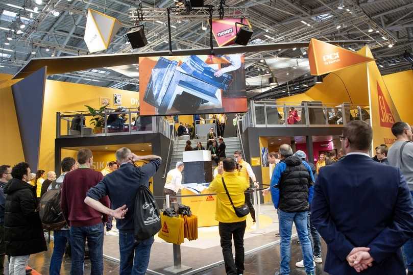 Der Messestand in München: Erstmals nach der Übernahme werden die jüngst integrierten Marken unter dem Sika-Dach präsentiert. | Foto: Sika Der Messestand in München: Erstmals nach der Übernahme werden die jüngst integrierten Marken unter dem Sika-Dach präsentiert. | Foto: Sika