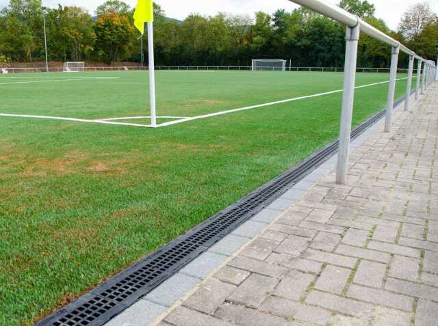 Filterrinnensystem hält Mikroplastik und Kork zurück Filterrinnensystem hält Mikroplastik und Kork zurück