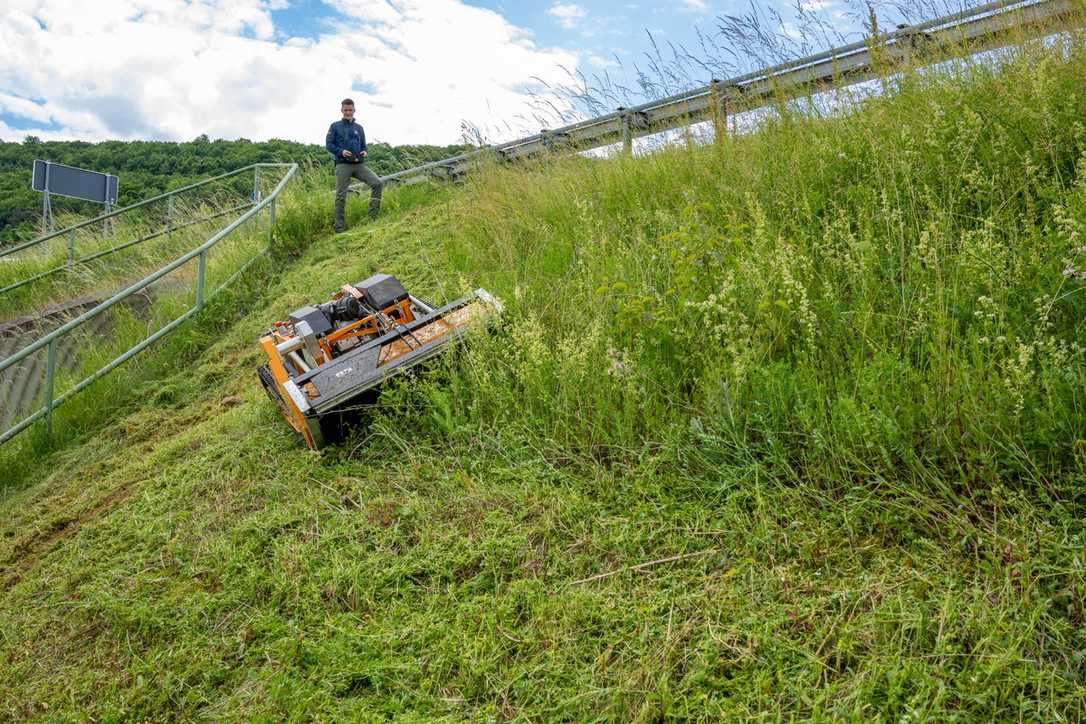 AS Motors: AS 1000 Ovis RC neuer Mäher für den Hang AS Motors: AS 1000 Ovis RC neuer Mäher für den Hang