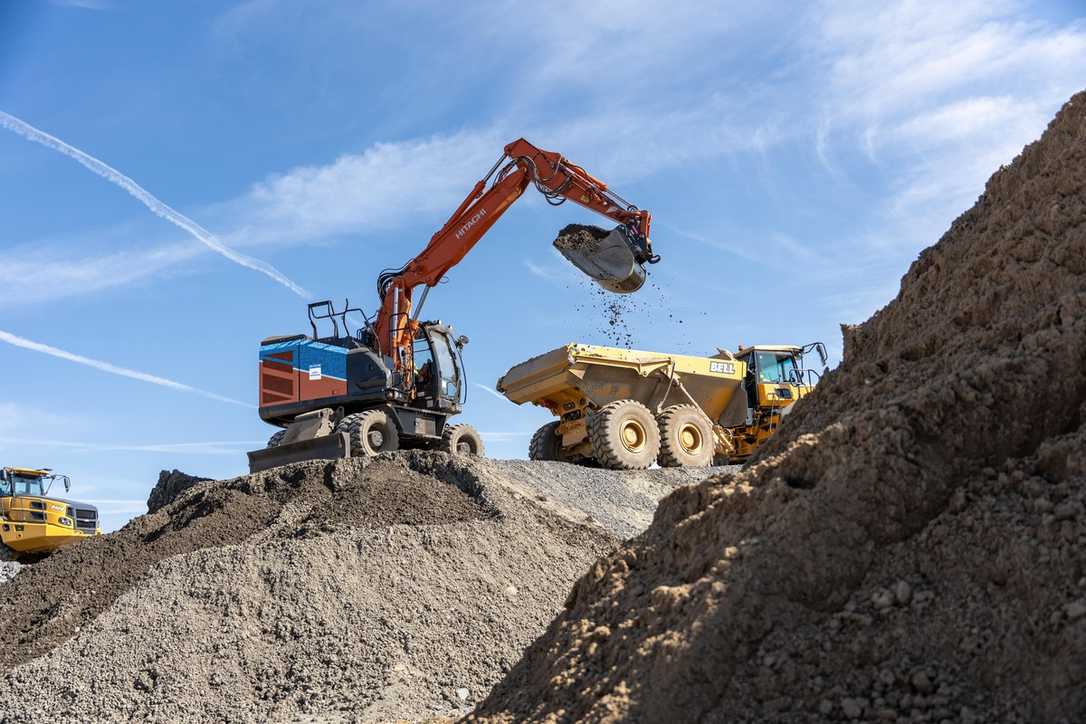 KTEG und Hitachi entwickeln ZE150W Elektro-Mobilbagger KTEG und Hitachi entwickeln ZE150W Elektro-Mobilbagger