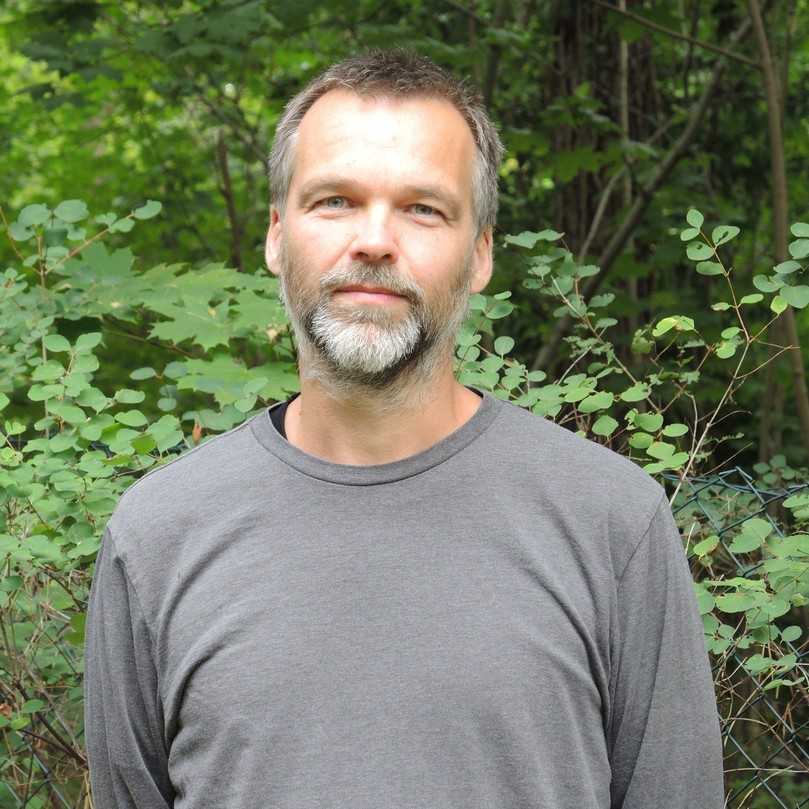 Markus Schmidt gehört bei der Stiftung für Mensch und Umwelt zum Naturgarten-Team. Dem Gärtner und Pädagogen liegt die Vermittlung der Vorteile naturnaher Flächen und Gärten an andere Menschen am Herzen. | Foto: Stiftung für Mensch und Umwelt Markus Schmidt gehört bei der Stiftung für Mensch und Umwelt zum Naturgarten-Team. Dem Gärtner und Pädagogen liegt die Vermittlung der Vorteile naturnaher Flächen und Gärten an andere Menschen am Herzen. | Foto: Stiftung für Mensch und Umwelt