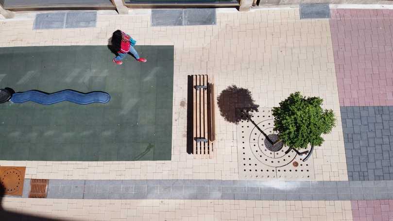 Lässt sich schnell und einfach verlegen: das Pflastersystem „CombiConnect" mit werkseitig fixiertem EPDM-Profil. | Foto: Beton-Pfenning