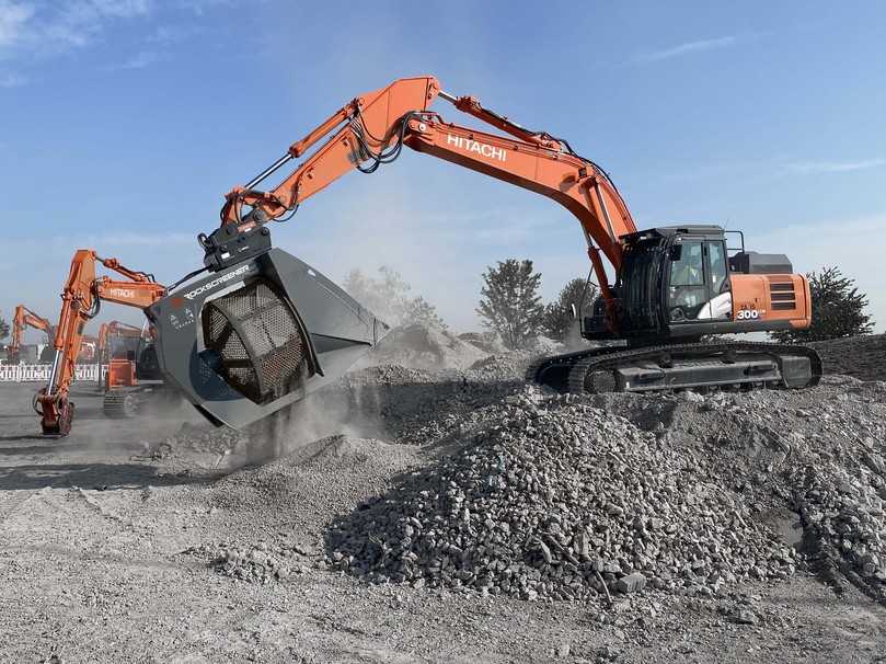Die Anbaugeräte können direkt im Einsatz vorgeführt werden oder du testest selbst. | Foto: Coreum Die Anbaugeräte können direkt im Einsatz vorgeführt werden oder du testest selbst. | Foto: Coreum