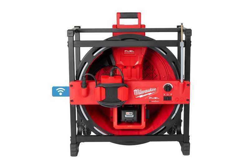Als Akku-Modell auf der M18-Plattform von Milwaukee lässt sich die Maschine besonders schnell in Betrieb nehmen – ohne lange Suche nach dem nächsten Stromanschluss. | Foto: Milwaukee Electric Tool Als Akku-Modell auf der M18-Plattform von Milwaukee lässt sich die Maschine besonders schnell in Betrieb nehmen – ohne lange Suche nach dem nächsten Stromanschluss. | Foto: Milwaukee Electric Tool