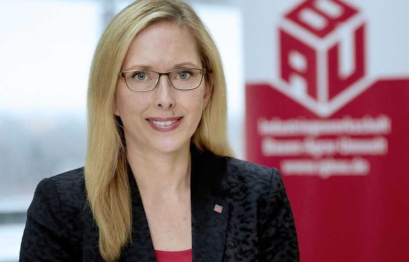 „Das ist ein sehr gutes Ergebnis, das wir mit Hochtief erzielen konnten, ich bin mehr als zufrieden.“ Nicole Simons, Mitglied des Bundesvorstandes der IG BAU | Foto: IG BAU/Alexander Paul Englert „Das ist ein sehr gutes Ergebnis, das wir mit Hochtief erzielen konnten, ich bin mehr als zufrieden.“ Nicole Simons, Mitglied des Bundesvorstandes der IG BAU | Foto: IG BAU/Alexander Paul Englert