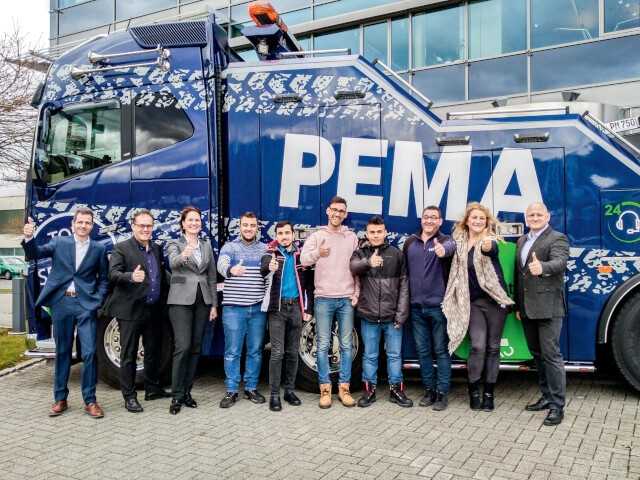 Vier spanische Trainees werden bei Pema intensiv betreut und als Nutzfahrzeugtechniker qualifiziert. | Foto: Pema Vier spanische Trainees werden bei Pema intensiv betreut und als Nutzfahrzeugtechniker qualifiziert. | Foto: Pema