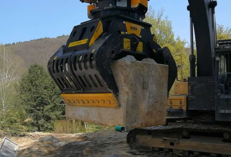 Den MB-G1000 für 18- bis 25-Tonnen-Bagger gibt es optional mit Gummiprofilen zum Greifen von sehr glatten oder empfindlichen Oberflächen. | Foto: MB Crusher Den MB-G1000 für 18- bis 25-Tonnen-Bagger gibt es optional mit Gummiprofilen zum Greifen von sehr glatten oder empfindlichen Oberflächen. | Foto: MB Crusher