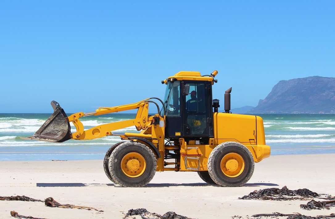 So bleiben Baumaschinen im Hochsommer einsatzbereit – Checkliste von Astrak So bleiben Baumaschinen im Hochsommer einsatzbereit – Checkliste von Astrak
