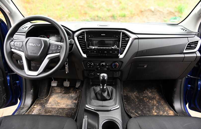 Blick ins Cockpit beim Isuzu D-Max. | Foto: Frank Hausmann Blick ins Cockpit beim Isuzu D-Max. | Foto: Frank Hausmann