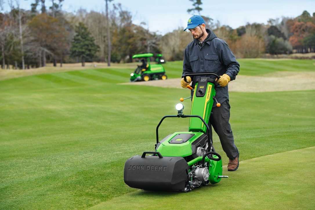 John Deere: Neue Mäher für Green und Fairway John Deere: Neue Mäher für Green und Fairway