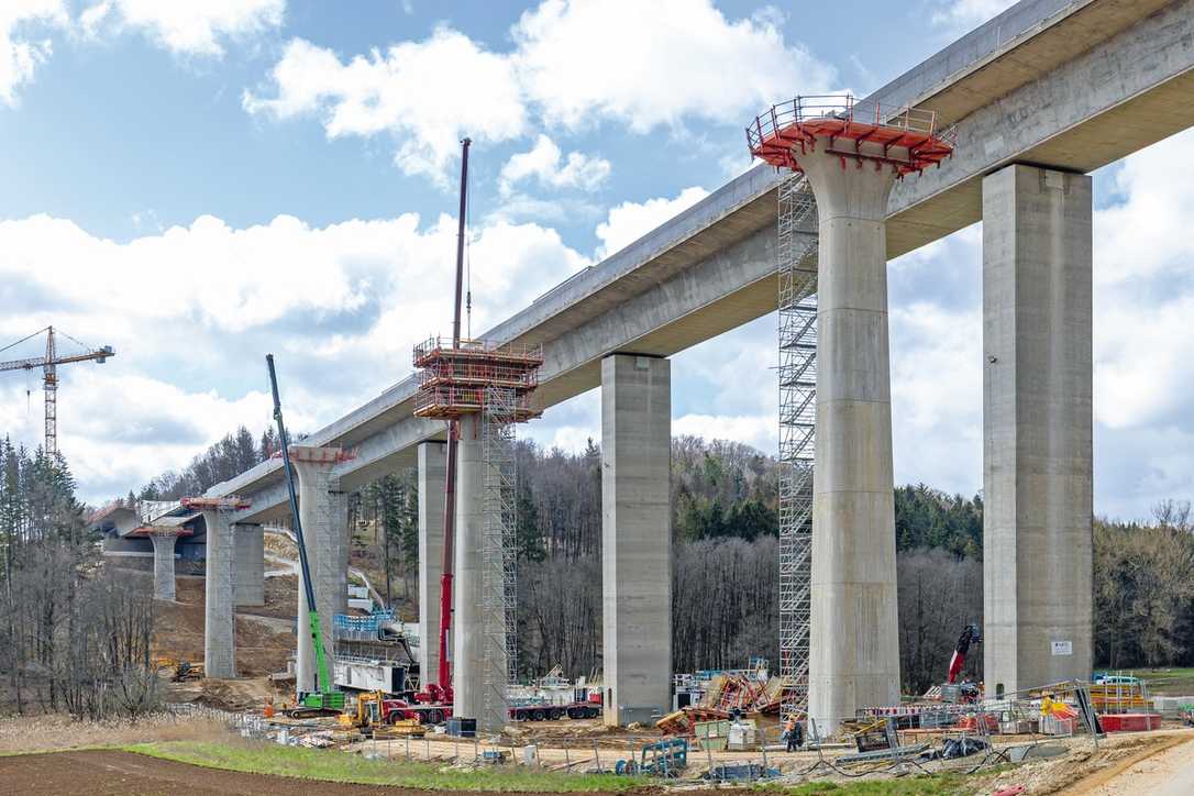Bauprojekt: So nimmt die neue Talbrücke Krondorf Gestalt an Bauprojekt: So nimmt die neue Talbrücke Krondorf Gestalt an