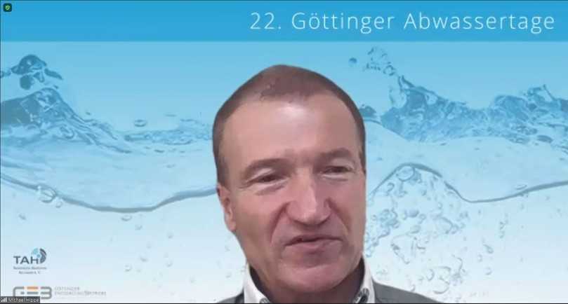 Michael Hippe bei seinem eindrucksvollen Vortrag „Das Julihochwasser in Erftstadt und resultierender Handlungsbedarf“ | Foto: B_I/Valdix Michael Hippe bei seinem eindrucksvollen Vortrag „Das Julihochwasser in Erftstadt und resultierender Handlungsbedarf“ | Foto: B_I/Valdix