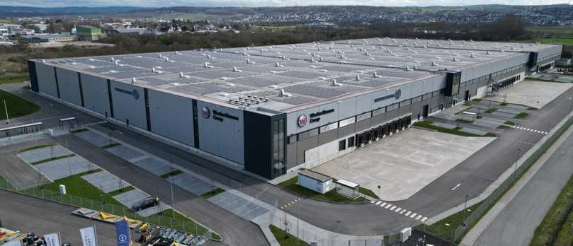 Das neue Wacker Neuson Logistikzentrum erreicht mit Photovoltaikanlage und energieeffizienter Lagertechnik die höchsten Nachhaltigkeitsstandards der Deutschen Gesellschaft für Nachhaltiges Bauen (DGNB). | Foto: Wacker Neuson Das neue Wacker Neuson Logistikzentrum erreicht mit Photovoltaikanlage und energieeffizienter Lagertechnik die höchsten Nachhaltigkeitsstandards der Deutschen Gesellschaft für Nachhaltiges Bauen (DGNB). | Foto: Wacker Neuson