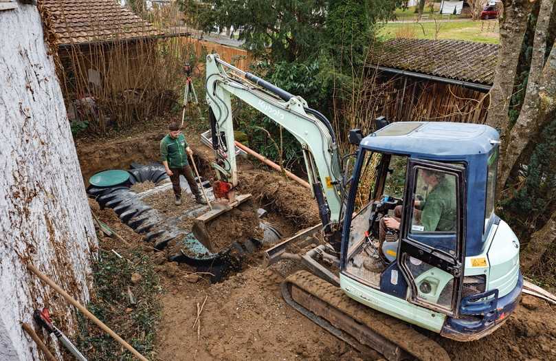 Die Baugrube wurde bis zur Geländeoberkante mit Erde verfüllt. | Foto: Graf Die Baugrube wurde bis zur Geländeoberkante mit Erde verfüllt. | Foto: Graf