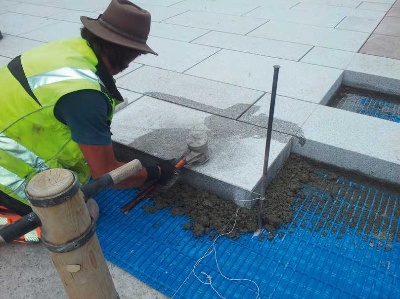 Die Flächendrainage „AquaDrain HB“ wird am Münchner Marienplatz verwendet. | Foto: Gutjahr Systemtechnik GmbH Die Flächendrainage „AquaDrain HB“ wird am Münchner Marienplatz verwendet. | Foto: Gutjahr Systemtechnik GmbH