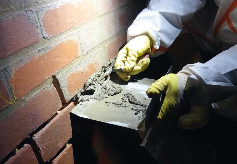 Auf rund 600 m2 erneuerten die Kanalprofis händisch mittels Fugeisen die herausgelösten Mauerwerksfugen im Bereich der Sohle. | Foto: Sanierungstechnik Dommel Auf rund 600 m2 erneuerten die Kanalprofis händisch mittels Fugeisen die herausgelösten Mauerwerksfugen im Bereich der Sohle. | Foto: Sanierungstechnik Dommel
