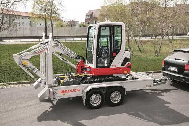 Auch der Takeuchi TB 225 ist umfassend ausgestattet und auf einem Anhänger leicht von Baustelle zu Baustelle zu transportieren. Auch der Takeuchi TB 225 ist umfassend ausgestattet und auf einem Anhänger leicht von Baustelle zu Baustelle zu transportieren.