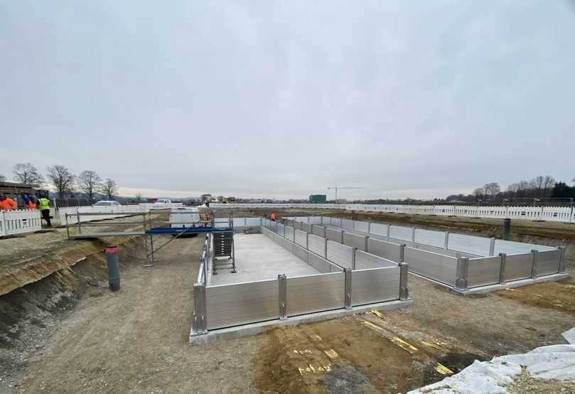 Die eingezogenen Dammbalken aus Alu bieten einen guten Schutz gegen Hochwasser. | Foto: Fahrner Bauunternehmung GmbH Die eingezogenen Dammbalken aus Alu bieten einen guten Schutz gegen Hochwasser. | Foto: Fahrner Bauunternehmung GmbH