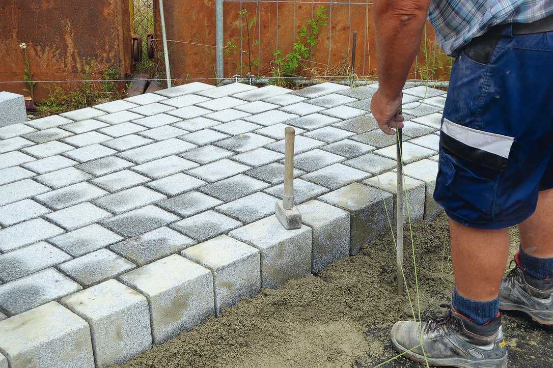 Für Natur- und Betonsteinpflaster: Neues Pflasterbau-Verfahren Für Natur- und Betonsteinpflaster: Neues Pflasterbau-Verfahren