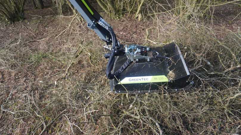Der RX 133 eignet sich für die Pflege von extensiven, verbuschten und steinigen Grünflächen sowie von Seitenräumen an Straßen und Wegen. | Foto: Greentec Der RX 133 eignet sich für die Pflege von extensiven, verbuschten und steinigen Grünflächen sowie von Seitenräumen an Straßen und Wegen. | Foto: Greentec
