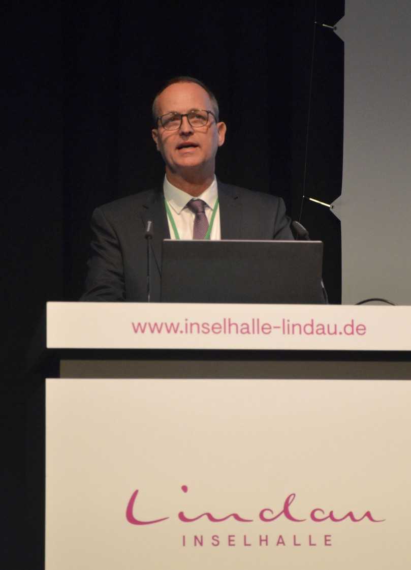 Prof. Bert Bosseler berichtete über aktuellen Erfahrungen aus dem IKT-Projekt ZeMuS. | Foto: B_I/Valdix Prof. Bert Bosseler berichtete über aktuellen Erfahrungen aus dem IKT-Projekt ZeMuS. | Foto: B_I/Valdix