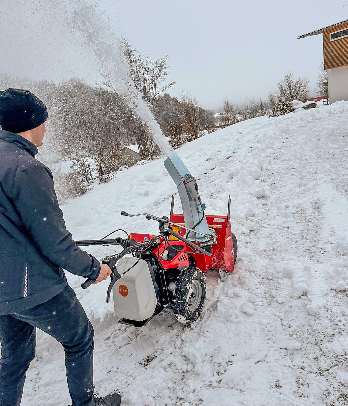 Der neue Compakt Easy eDrive als Schneefräse. | Foto: Köppl 