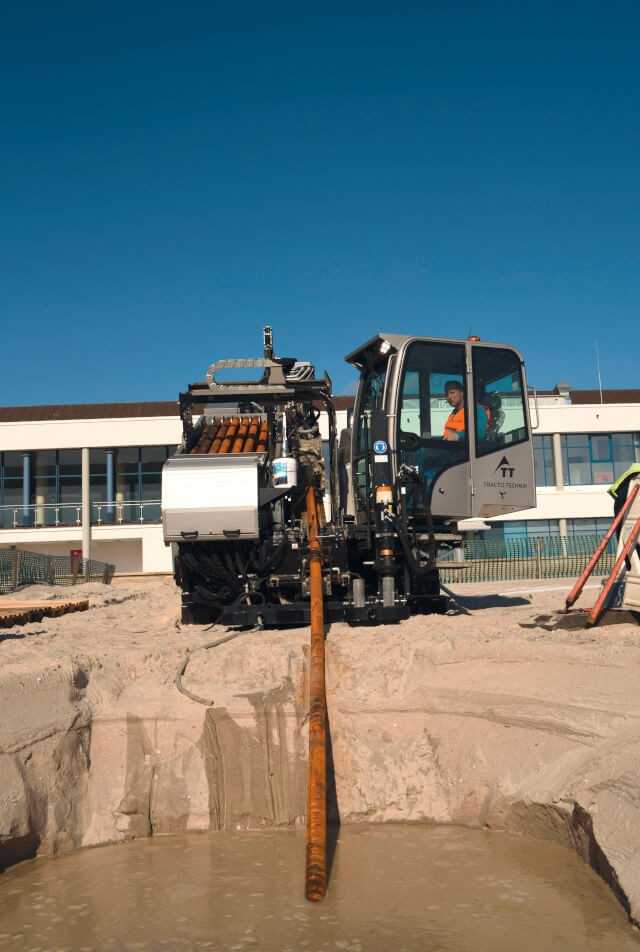 Die ersten Meter der Pilotbohrung sind von der Startbaugrube in die offene Ostsee gemacht. Die ersten Meter der Pilotbohrung sind von der Startbaugrube in die offene Ostsee gemacht.