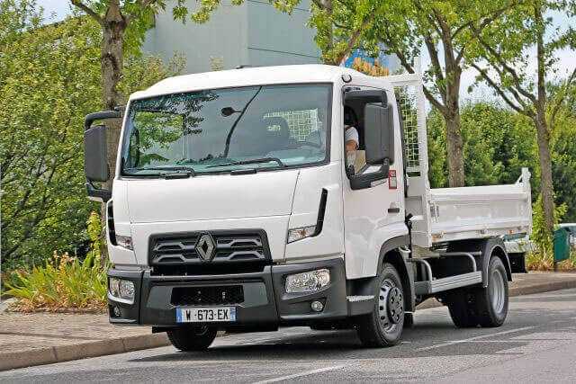 7,5-Tonner als Trendsetter: Der moderne Renault Truck „D 2m Cab“ mit 4 Tonnen Nutzlast, Druckluftbremsen und 24-Volt-Elektrik. 7,5-Tonner als Trendsetter: Der moderne Renault Truck „D 2m Cab“ mit 4 Tonnen Nutzlast, Druckluftbremsen und 24-Volt-Elektrik.