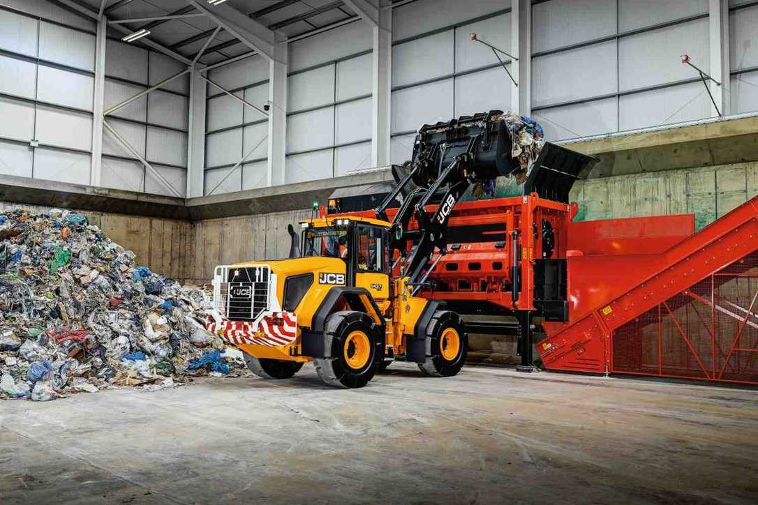 JCB Bagger Radlader und Dumper auf der Messe RecyclingAKTIV & TiefbauLIVE in Karlsruhe JCB Bagger Radlader und Dumper auf der Messe RecyclingAKTIV & TiefbauLIVE in Karlsruhe