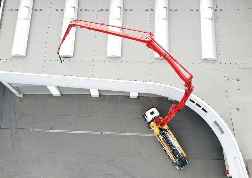 Die Putzmeister Autobetonpumpe Iontron M47-5 ermöglicht das flexible Abstützen der Maschine unter schwierigen Bedingungen. | Foto: Putzmeister Die Putzmeister Autobetonpumpe Iontron M47-5 ermöglicht das flexible Abstützen der Maschine unter schwierigen Bedingungen. | Foto: Putzmeister