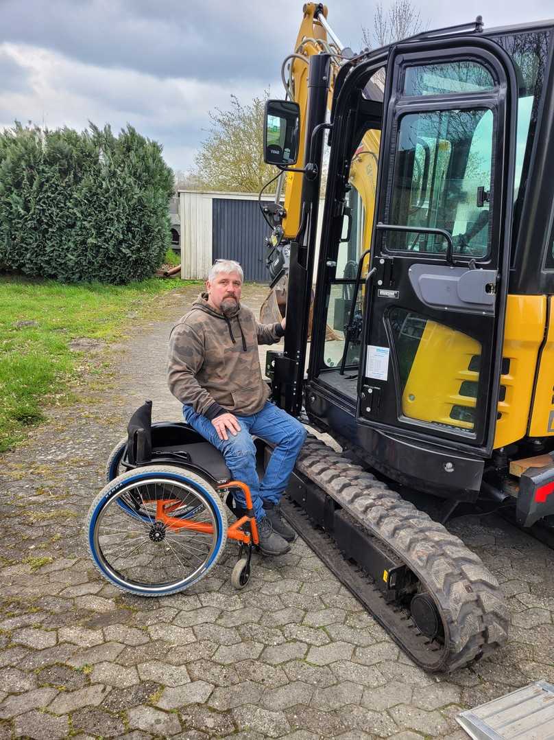 Das Ein- und Aussteigen ist für Christian Röhrs nun wesentlich einfacher. | Foto: Sany Das Ein- und Aussteigen ist für Christian Röhrs nun wesentlich einfacher. | Foto: Sany